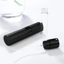 Scenty - Parfum Verstuiver Navulbaar - Mini Parfum Flesje - Reisflesje - Zwart -Parfum Winkel 1200x1200 287