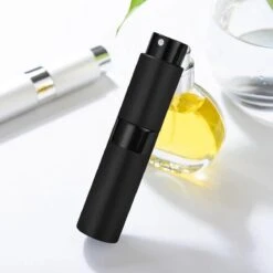 Scenty - Parfum Verstuiver Navulbaar - Mini Parfum Flesje - Reisflesje - Zwart -Parfum Winkel 1200x1200 288