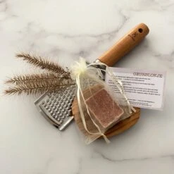 2 Amberblokjes - Geurblokjes - Incl - Schaaltje - Rasp - Organza Zakjes - Geschenkset Vrouwen 14 2 Amberblokjes - Geurblokjes - Incl - Schaaltje - Rasp - Organza Zakjes - Geschenkset Vrouwen -Parfum Winkel 1200x1200 326