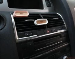 Eco Autoparfum ZWART - 2 Stuks!! - Luxe Auto Luchtverfrisser - Voor Luchtrooster - Autogeur -AutoVerfrisser - Trendy Design - VentilatieroosterMonteerbaar - Herbruikbaar - AutoLuchtje - Geurverfrisser - Eco Friendly - Biologisch Afbreekbaar -Parfum Winkel 1200x948 4